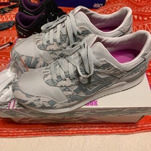 Asics Gel Lyte III, Atmosphere/ Solebox collab. UV light changing.